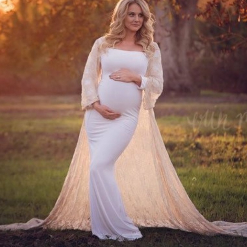 Black lace maternity robe with fitted gown